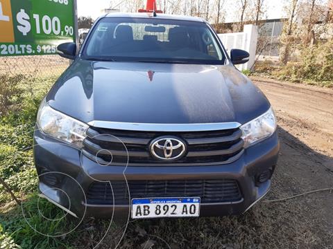 Toyota Hilux 2.4 4x2 SR TDi DC usado (2017) color Gris financiado en cuotas(anticipo $2.040.000)