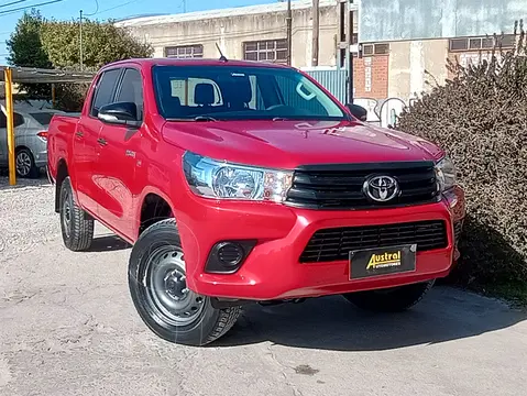Toyota Hilux 2.4 4x2 DX TDi DC usado (2017) color Rojo financiado en cuotas(anticipo $9.000.000)