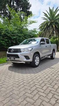 Toyota Hilux 4X2 Cabina y Chasis DX 2.4 TDi usado (2021) color Plata Metalico precio $35.900.000