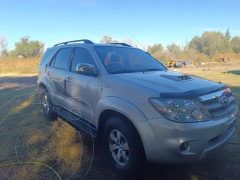 Toyota Hilux 3.0 4x4 SRV TDi DC Cuero usado (2007) color Plata precio $25.000.000