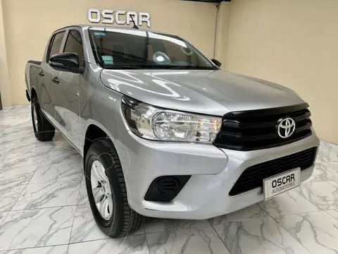 Toyota Hilux 2.4 4x2 DX TDi DC usado (2018) color Plata Metalico precio $7.500.000