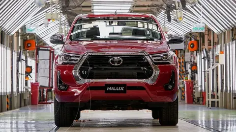 Toyota Hilux 4X4 Cabina Doble DX 2.4 TDi nuevo color A eleccion financiado en cuotas(anticipo $16.500.000 cuotas desde $465.000)