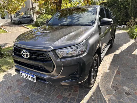 Toyota Hilux 4X4 Cabina Doble SR 2.8 TDi Aut usado (2024) color Gris Oscuro precio $48.000.000