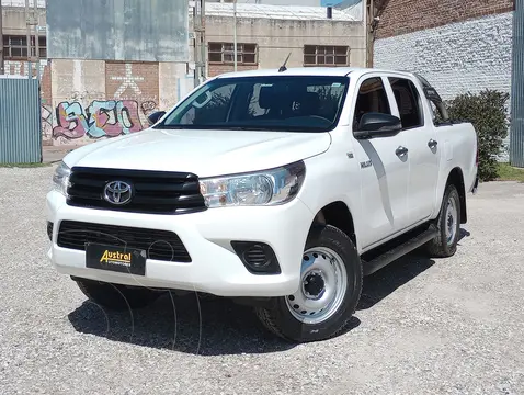 Toyota Hilux 2.4 4x2 DX TDi DC usado (2018) color Blanco financiado en cuotas(anticipo $16.500.000)