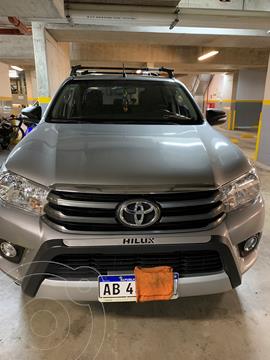 foto Toyota Hilux 2.8 4x4 SR TDi DC usado (2017) color Plata Metálico precio $4.750.000