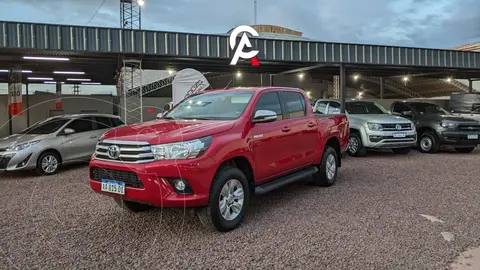 foto Toyota Hilux HILUX L/16 2.8 DC 4X4 TDI SRV usado (2017) color Bordó precio $9.890.000
