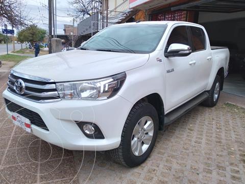 foto Toyota Hilux 2.8 4x2 SRV Pack TDi DC usado (2017) color Blanco precio $3.790.000