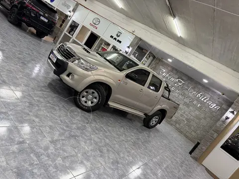 Toyota Hilux 3.0 4x4 SR TDi DC usado (2015) color Dorado precio u$s26.800