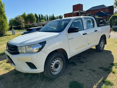 Toyota Hilux 2.4 4x2 DX TDi DC usado (2018) color Blanco precio $25.000.000