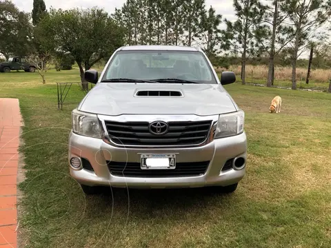 Toyota Hilux 2.5 4x4 DX DC usado (2012) color Gris precio $23.950.000