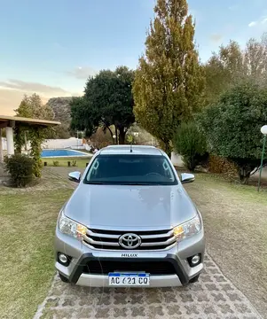 Toyota Hilux 4X4 Cabina Doble SRV 2.8 TDi Aut usado (2018) color Plata Metalico precio u$s30.000