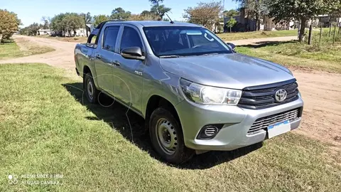 Toyota Hilux 4X2 Cabina Doble DX 2.4 TDi usado (2017) color Plata Metalico precio $21.000.000