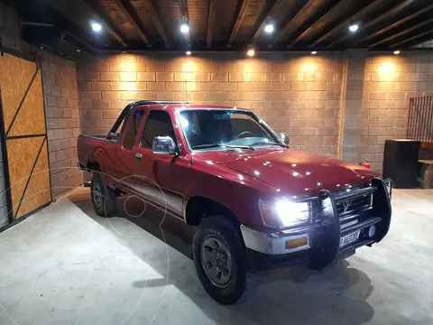 Toyota Hilux DLX 2.8 D/C  4x4 A/A - D/H usado (1998) color Bordo precio $20.000.000