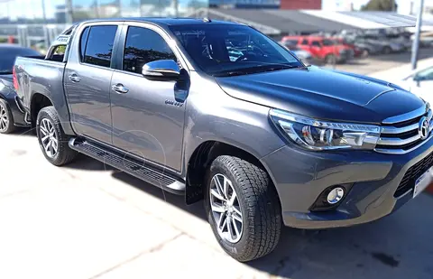 Toyota Hilux 2.8 4x4 SRX TDi DC Aut usado (2017) color Gris precio $38.500.000