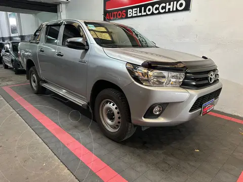 foto Toyota Hilux 2.4 4x2 DX TDi DC usado (2021) color Gris precio $10.500.000