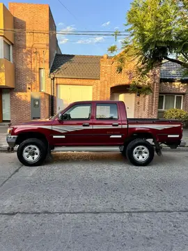 Toyota Hilux SR-5 4x4 SC usado (1999) color Rojo precio $12.000.000