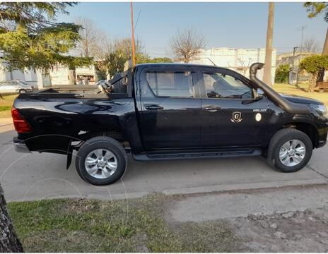 foto Toyota Hilux 2.8 4x4 SRV TDi DC usado (2019) color Negro precio $9.500.000
