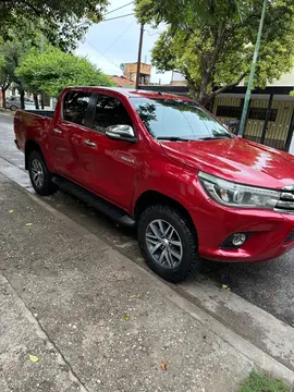 Toyota Hilux 4X4 Cabina Doble SRX 2.8 TDi Aut usado (2021) color Rojo precio $42.000.000