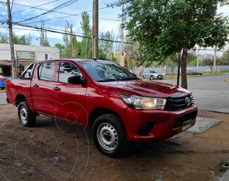 Toyota Hilux 2.4 4x2 DX CD usado (2020) color Rojo precio $14.500.000