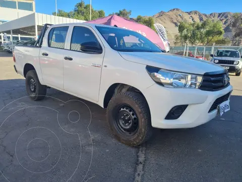 Toyota Hilux 2.4 4x4 DX CD usado (2018) color Blanco precio $15.400.000