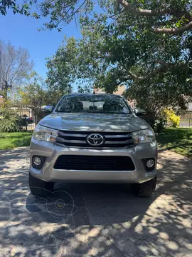 Toyota Hilux 2.5 4X2 Cabina Doble SR usado (2017) color Gris precio $17.590.000