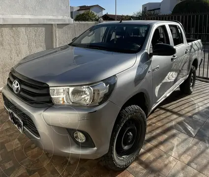 Toyota Hilux 2.4L DX CD 4x2 usado (2018) color Plata precio $15.000.000