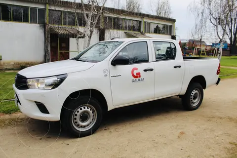 Toyota Hilux 2.4 4x2 DX CD usado (2018) color Blanco precio $13.773.730