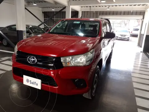 Toyota Hilux 2.4 4x4 DX CD usado (2017) color Rojo precio $15.490.000