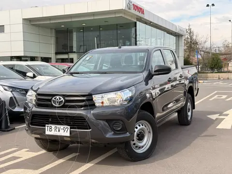 Toyota Hilux 2.4L DX CD 4x2 usado (2024) color Gris Oscuro financiado en cuotas(pie $4.800.000)