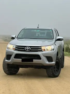 Toyota Hilux 2.4L SR CD 4x4 usado (2018) color Gris precio $17.900.000