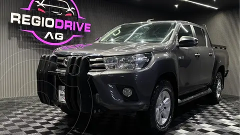 Toyota Hilux Cabina Doble SR usado (2020) color Gris precio $409,900