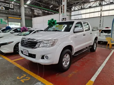 Toyota Hilux Cabina Doble SR usado (2015) color Blanco financiado en mensualidades(enganche $77,250 mensualidades desde $7,000)