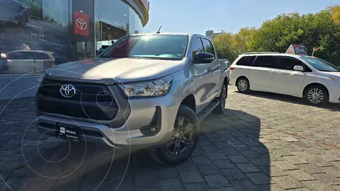 Toyota Hilux Cabina Doble SR usado (2021) color Plata financiado en mensualidades(enganche $131,419 mensualidades desde $13,985)