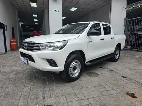 Toyota Hilux Cabina Doble Base usado (2020) color Blanco precio $359,900