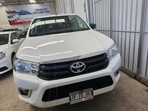 Toyota Hilux Cabina Doble SR usado (2018) color Blanco financiado en mensualidades(enganche $80,000 mensualidades desde $13,225)