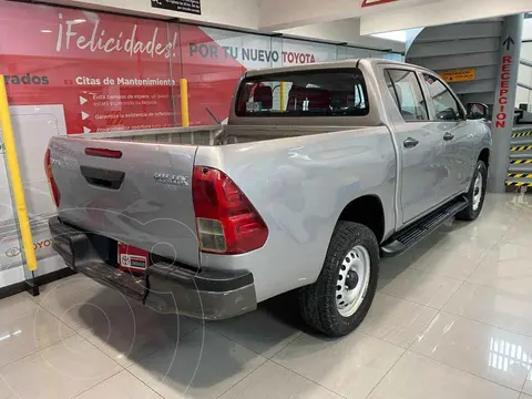 Toyota Hilux Cabina Doble Base usado (2019) color Plata financiado en mensualidades(enganche $81,420 mensualidades desde $6,351)