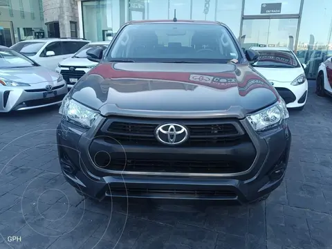 Toyota Hilux Cabina Doble SR usado (2024) color Gris precio $543,000