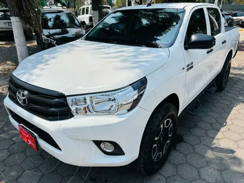 Toyota Hilux Cabina Doble Diesel usado (2022) color Blanco financiado en mensualidades(enganche $125,506 mensualidades desde $11,148)