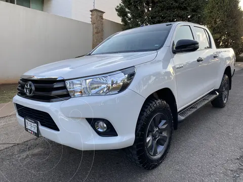 Toyota Hilux Cabina Doble SR usado (2019) color Blanco precio $429,999