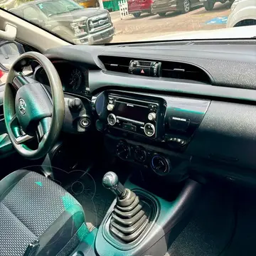 Toyota Hilux Cabina Doble Base usado (2018) color Blanco precio $395,000