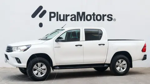 Toyota Hilux Cabina Doble SR usado (2017) color Blanco precio $299,000