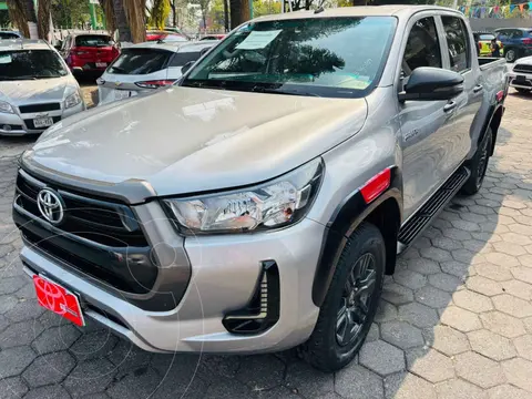 Toyota Hilux Cabina Doble SR usado (2023) color Plata precio $477,000
