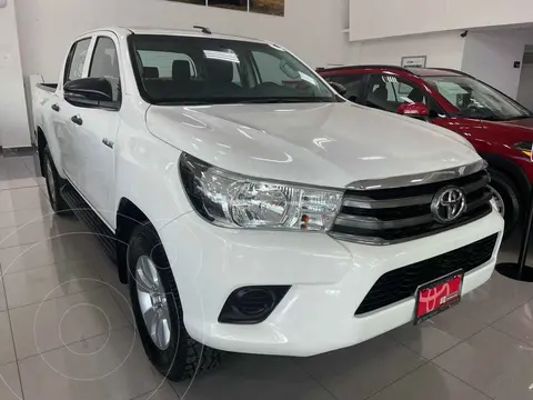 Toyota Hilux Cabina Doble SR usado (2018) color Blanco financiado en mensualidades(enganche $110,188 mensualidades desde $9,304)