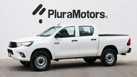 Toyota Hilux Cabina Doble SR usado (2022) color Blanco financiado en mensualidades(enganche $100,980 mensualidades desde $8,604)