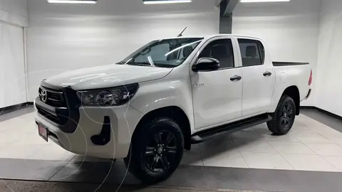 Toyota Hilux Cabina Doble SR usado (2024) color Blanco financiado en mensualidades(enganche $118,800 mensualidades desde $11,720)