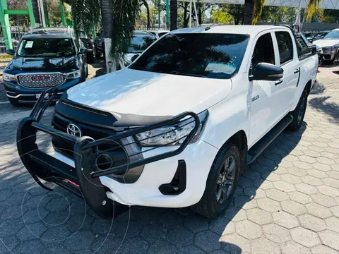 Toyota Hilux Cabina Doble SR usado (2023) color Blanco financiado en mensualidades(enganche $144,856 mensualidades desde $12,867)