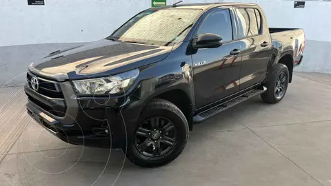 Toyota Hilux Cabina Doble SR usado (2021) color Negro precio $469,000