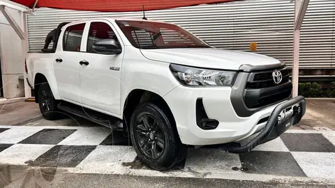 Toyota Hilux Cabina Doble SR usado (2023) color Blanco precio $460,000