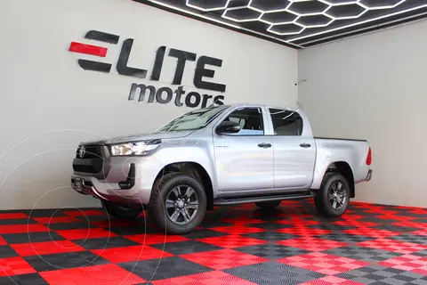 Toyota Hilux Cabina Doble SR usado (2023) color Plata precio $484,900