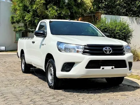 Toyota Hilux Cabina Sencilla usado (2019) color Blanco precio $355,000